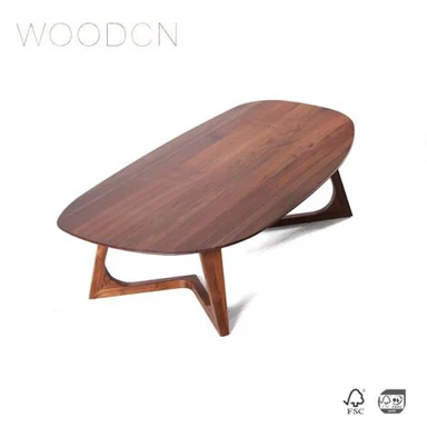 Svart valnötskant limmat tebord i massivt trä