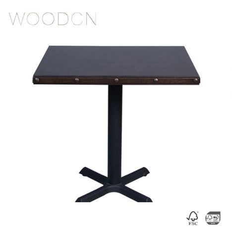 Soffbord i metallram