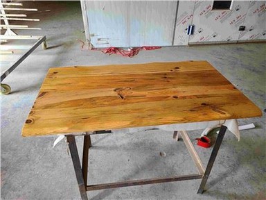 Massiv Pine Wood Live Edge Desktop