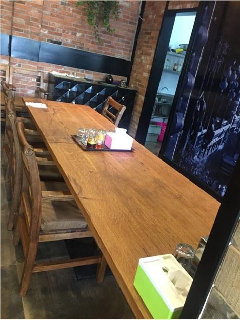 Massiv vit ek trä kantlimmad bänkskiva